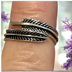 🔥2/$24 or 3/$30🔥Silver Feather Wrap Ring🔥